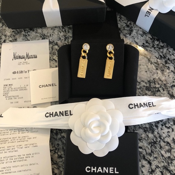 ❌SOLD❌ CHANEL Shiney Gold Logo earrings w/Crystal - Picture 7 of 15